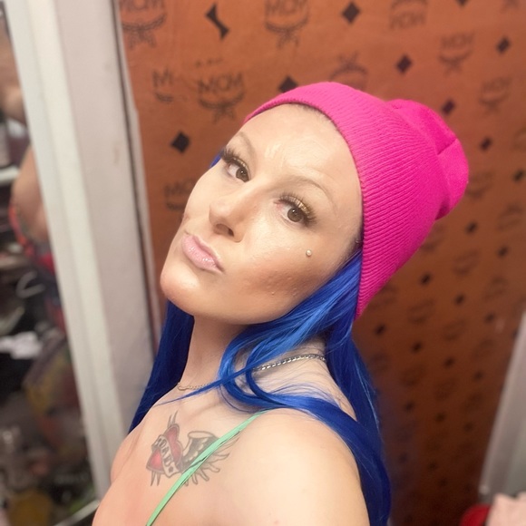 Meet your Posher, Sarah Murray from Vancouver, BC CANADA - Picture 6 of 10